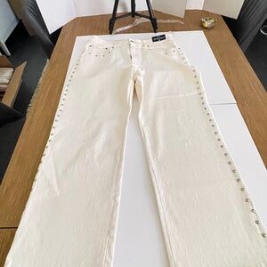 Abercrombie & Fitch Elegant Cream studded woman’s Straight Leg Jeans